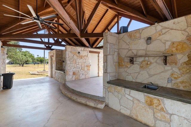 334 Coventry RD, Spicewood, TX 78669