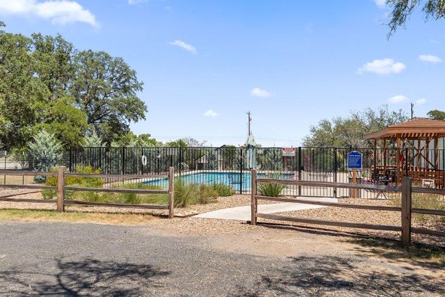 334 Coventry RD, Spicewood, TX 78669