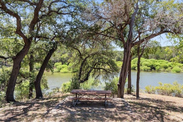 334 Coventry RD, Spicewood, TX 78669