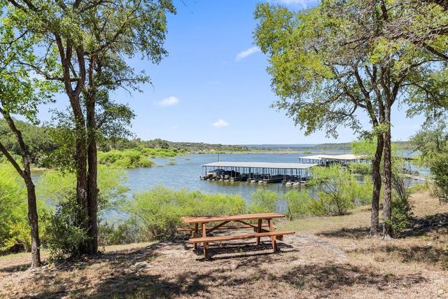 334 Coventry RD, Spicewood, TX 78669