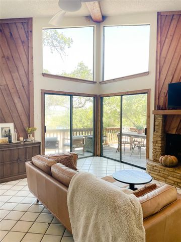 334 Coventry RD, Spicewood, TX 78669