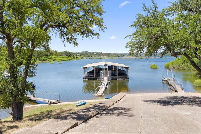 334 Coventry RD, Spicewood, TX 78669