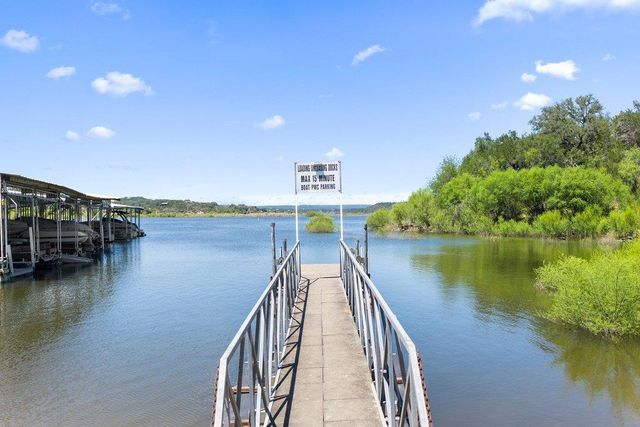 334 Coventry RD, Spicewood, TX 78669