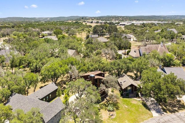 334 Coventry RD, Spicewood, TX 78669