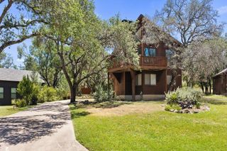 334 Coventry RD, Spicewood, TX 78669