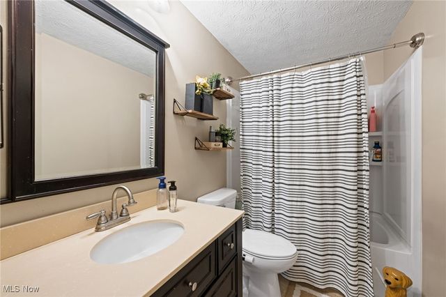 7084 Lake Road E, Madison, OH 44057