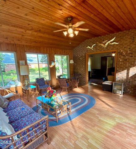 1957 Old Beulah Road, Selma, NC 27576