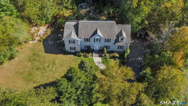 2 Abbey Lane, Newtown, CT 06470