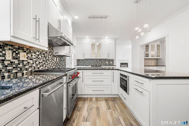 2 Abbey Lane, Newtown, CT 06470