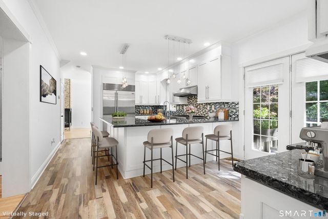 2 Abbey Lane, Newtown, CT 06470