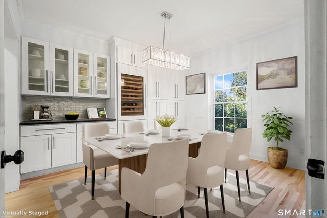 2 Abbey Lane, Newtown, CT 06470