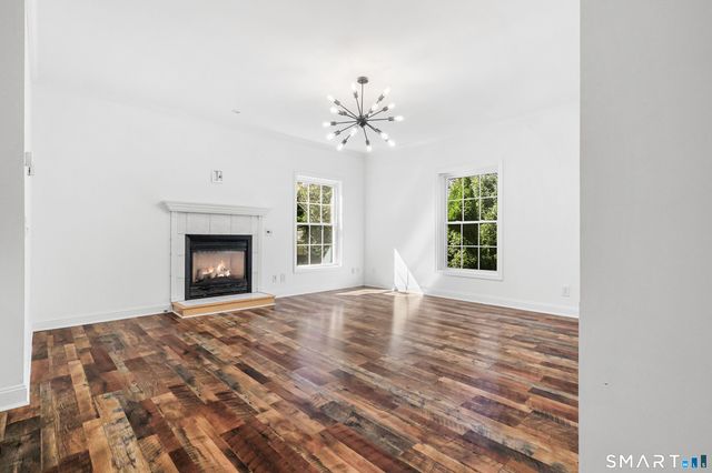 2 Abbey Lane, Newtown, CT 06470