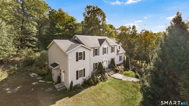 2 Abbey Lane, Newtown, CT 06470
