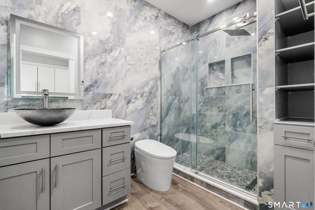 2 Abbey Lane, Newtown, CT 06470