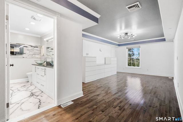 2 Abbey Lane, Newtown, CT 06470