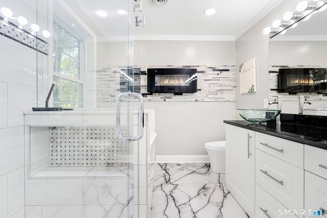 2 Abbey Lane, Newtown, CT 06470