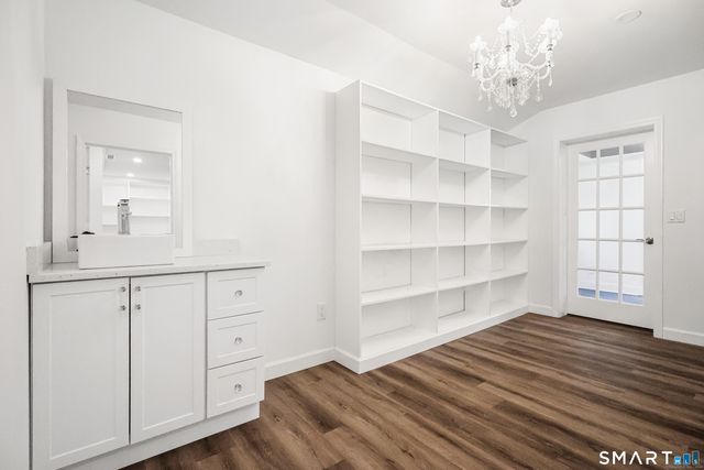 2 Abbey Lane, Newtown, CT 06470