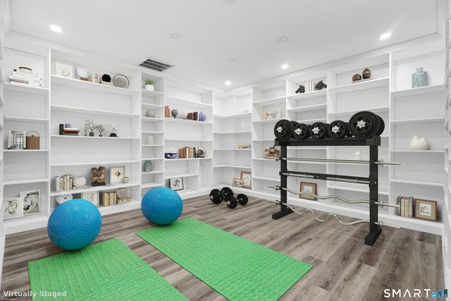 2 Abbey Lane, Newtown, CT 06470