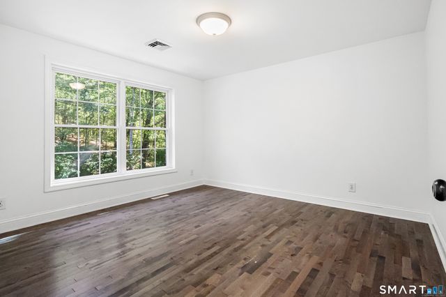 2 Abbey Lane, Newtown, CT 06470