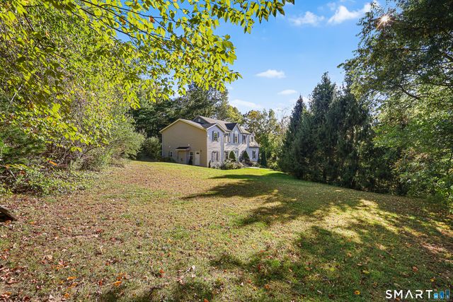 2 Abbey Lane, Newtown, CT 06470