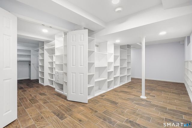 2 Abbey Lane, Newtown, CT 06470