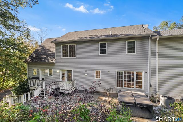 2 Abbey Lane, Newtown, CT 06470