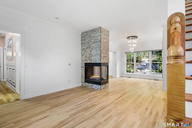 2 Abbey Lane, Newtown, CT 06470