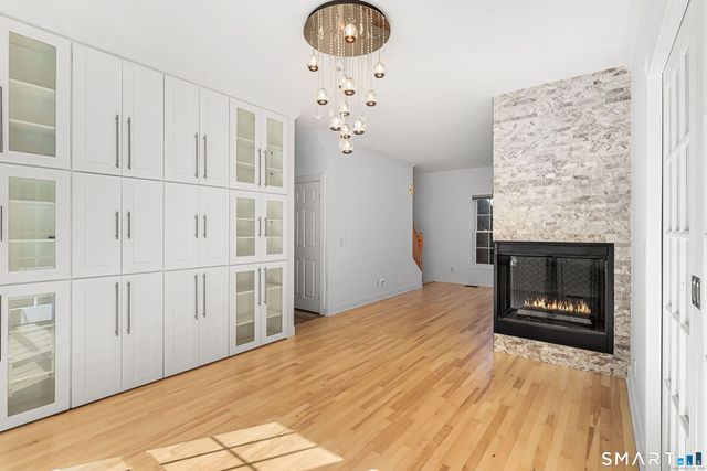 2 Abbey Lane, Newtown, CT 06470