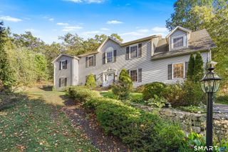 2 Abbey Lane, Newtown, CT 06470