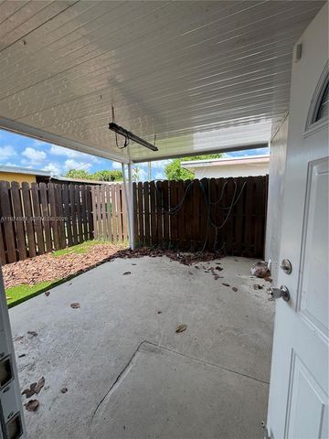 6868 NW 28th St, Sunrise, FL 33313