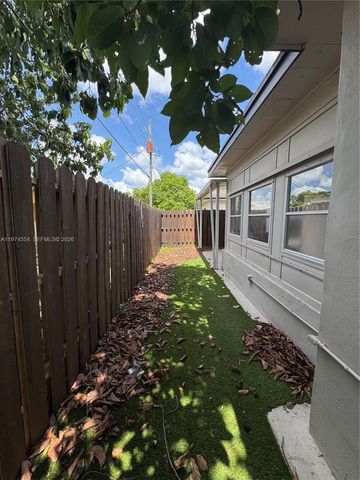 6868 NW 28th St, Sunrise, FL 33313