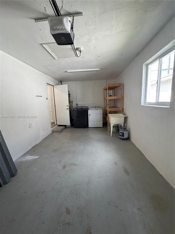 6868 NW 28th St, Sunrise, FL 33313