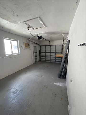 6868 NW 28th St, Sunrise, FL 33313