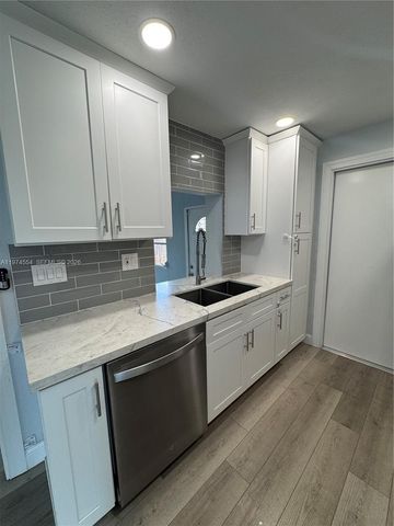 6868 NW 28th St, Sunrise, FL 33313