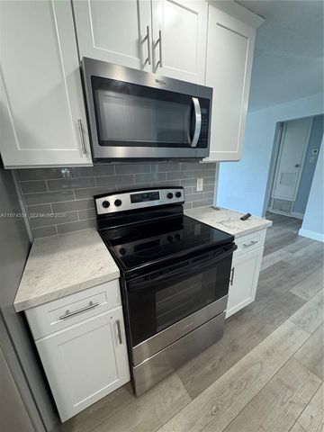 6868 NW 28th St, Sunrise, FL 33313