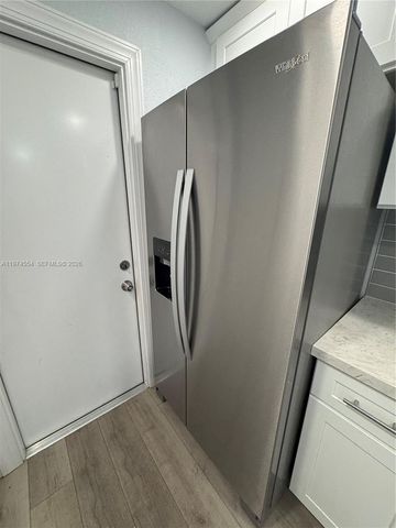 6868 NW 28th St, Sunrise, FL 33313