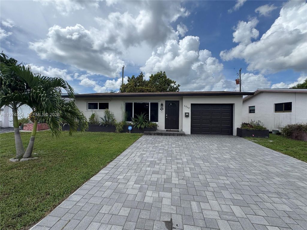6868 NW 28th St, Sunrise, FL 33313