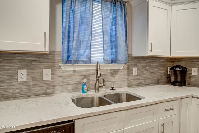 1350 Lemongrass Drive, Jonesborough, TN 37659