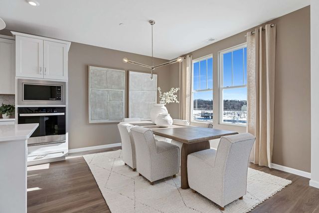 6307 Sandbelt Drive 33002, Woodridge, IL 60517