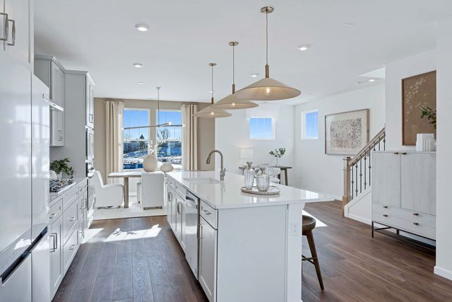 6307 Sandbelt Drive 33002, Woodridge, IL 60517