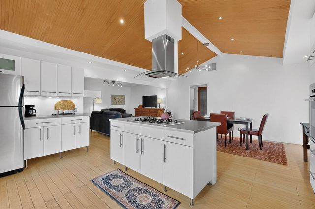 1640 Stanford Drive NE, Albuquerque, NM 87106