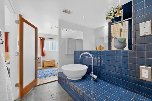 1640 Stanford Drive NE, Albuquerque, NM 87106