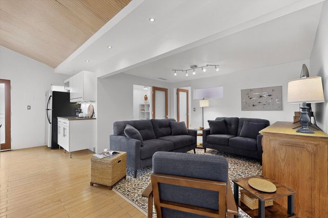 1640 Stanford Drive NE, Albuquerque, NM 87106