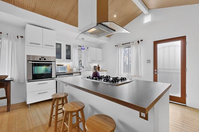 1640 Stanford Drive NE, Albuquerque, NM 87106