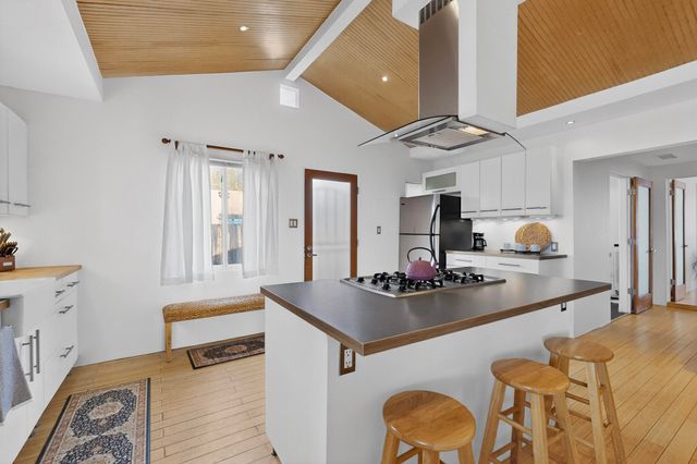 1640 Stanford Drive NE, Albuquerque, NM 87106