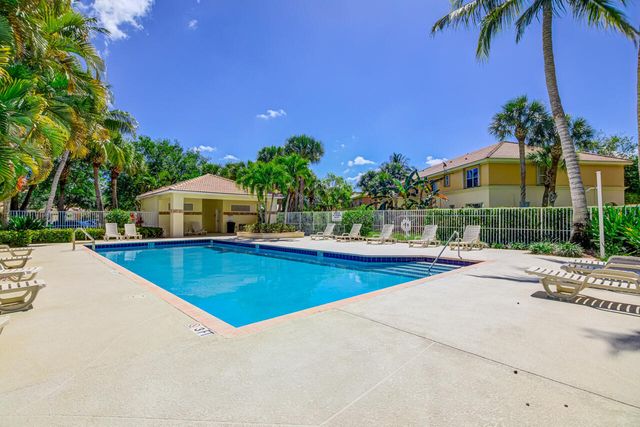 446 Rainbow Springs Terrace, Royal Palm Beach, FL 33411