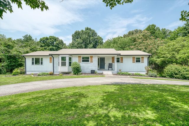 2727 Old Salem Dr, Cookeville, TN 38506