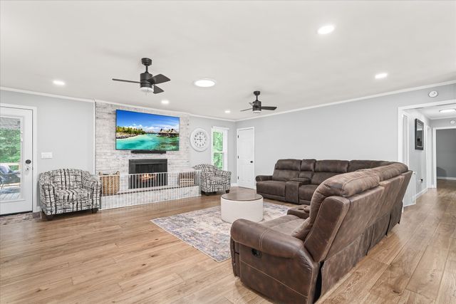 2727 Old Salem Dr, Cookeville, TN 38506