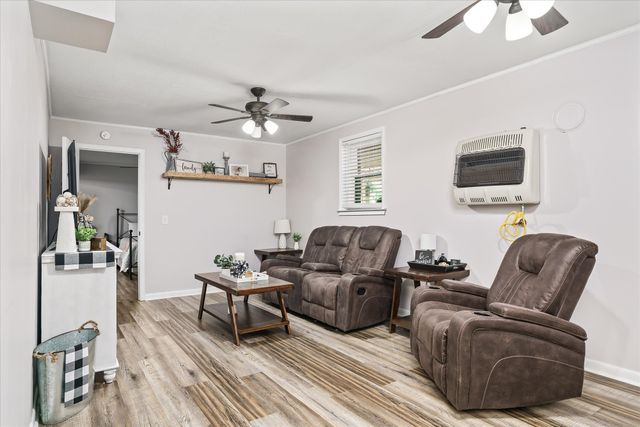 2727 Old Salem Dr, Cookeville, TN 38506