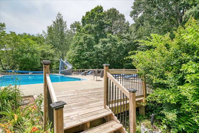 2727 Old Salem Dr, Cookeville, TN 38506